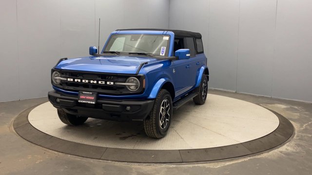 2024 Ford Bronco Outer Banks Image 2 of 25