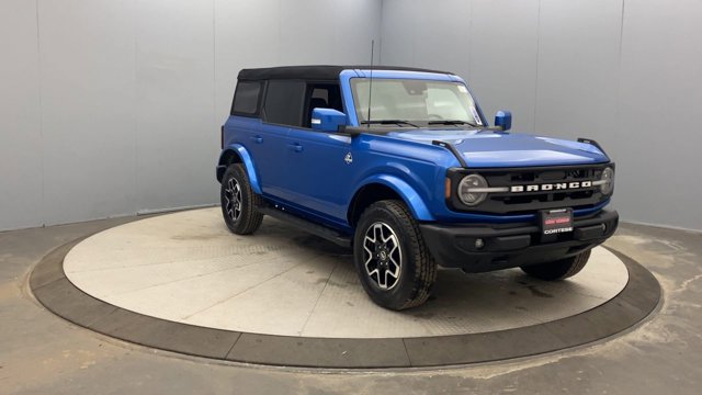 2024 Ford Bronco Outer Banks Image 3 of 25
