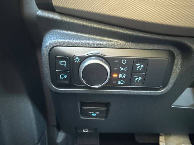 Vehicle image 24 of 26
