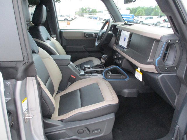 Vehicle image 23 of 26