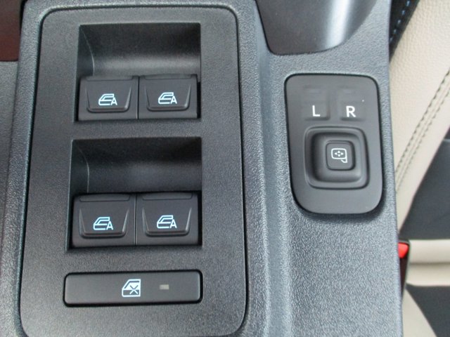 Vehicle image 13 of 26
