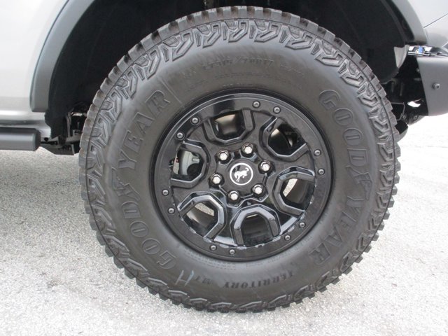 Vehicle image 9 of 26