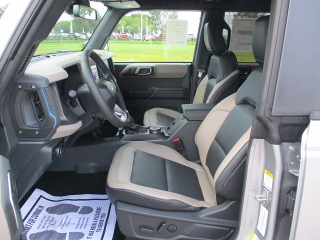 Vehicle image 21 of 26