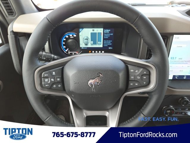 Vehicle image 25 of 45