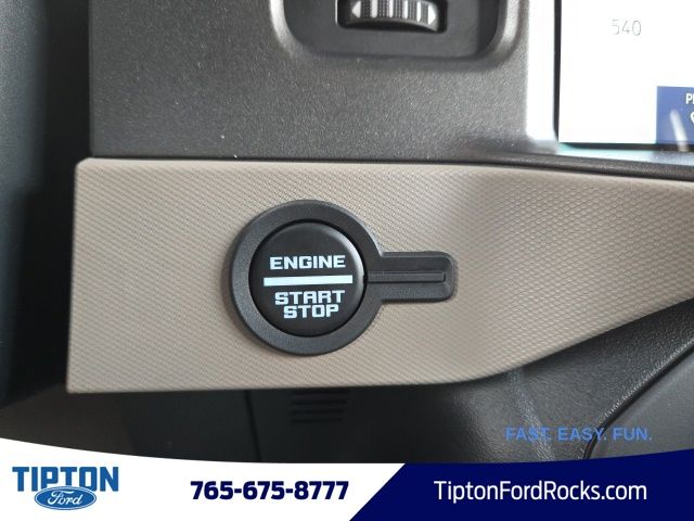 Vehicle image 34 of 45