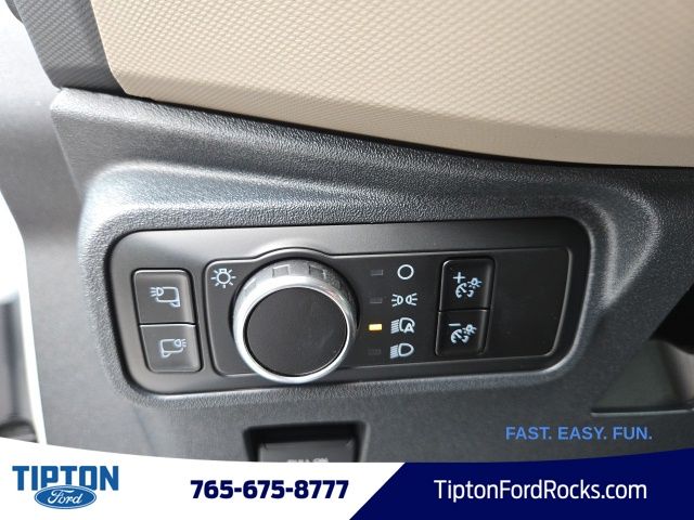 Vehicle image 33 of 45