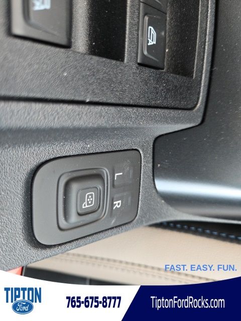 Vehicle image 41 of 45