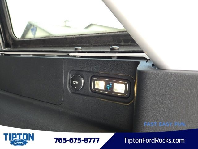 Vehicle image 31 of 45