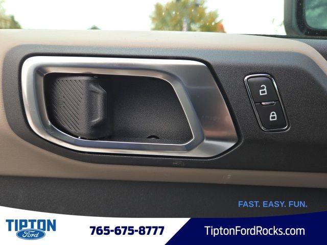 Vehicle image 16 of 45