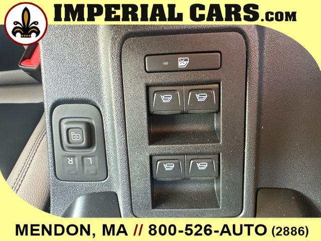 Vehicle image 22 of 38