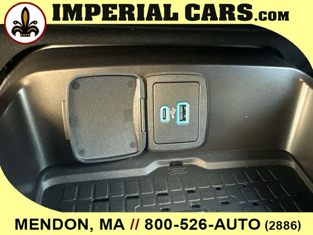 Vehicle image 35 of 38