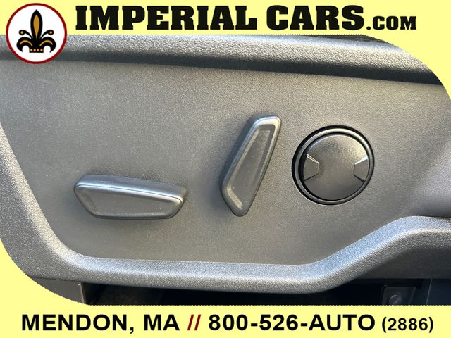 Vehicle image 17 of 38