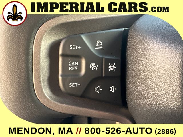 Vehicle image 32 of 38