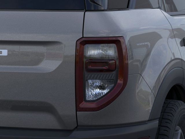 Vehicle image 21 of 23