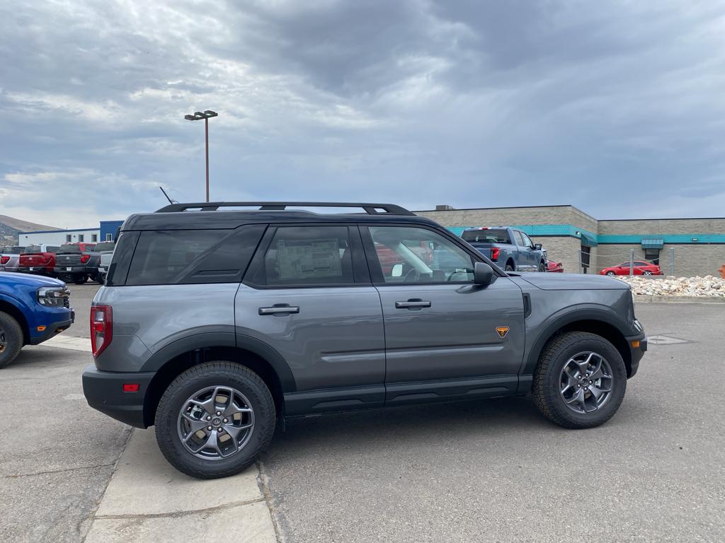 Vehicle image 17 of 25