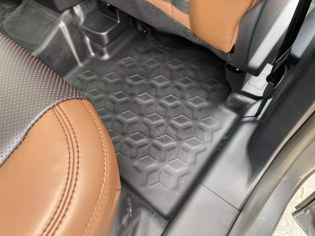 Vehicle image 12 of 25