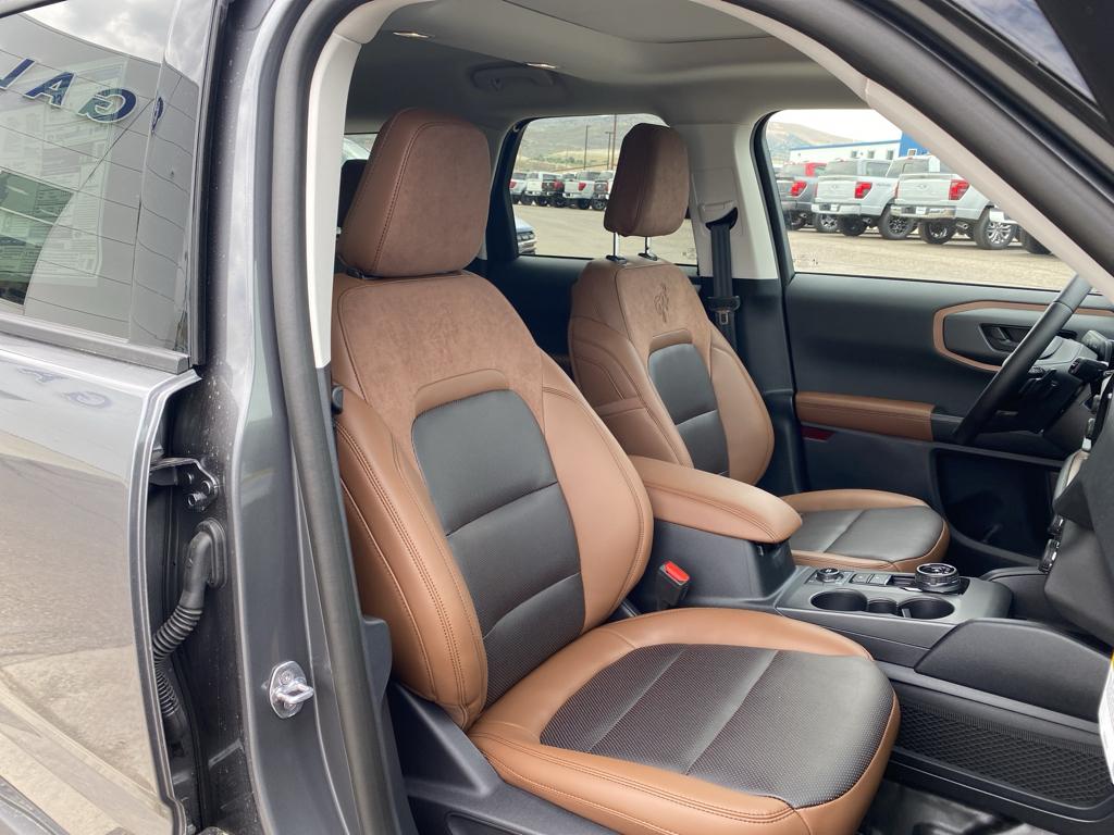 Vehicle image 4 of 25