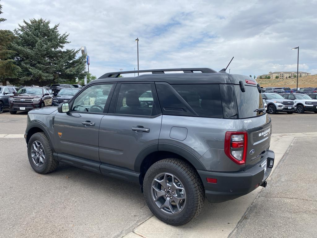 Vehicle image 23 of 25