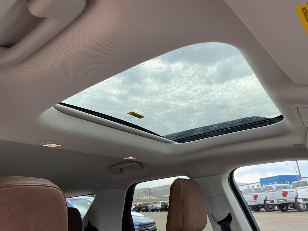 Vehicle image 10 of 25
