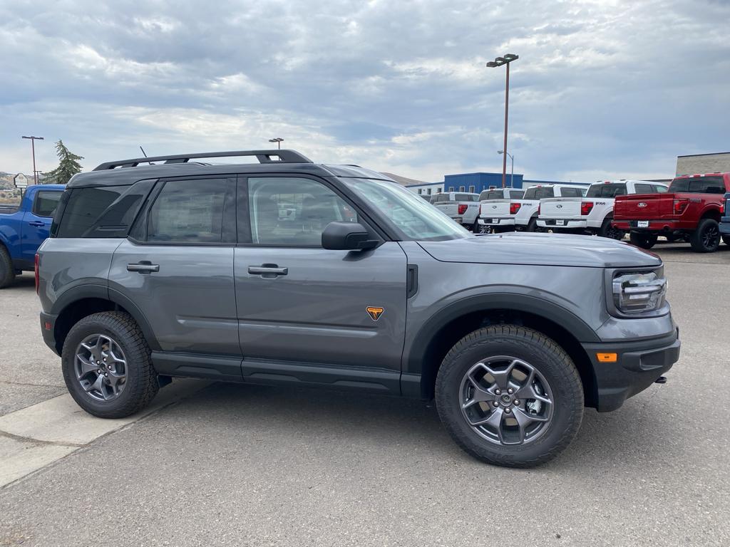 Vehicle image 16 of 25