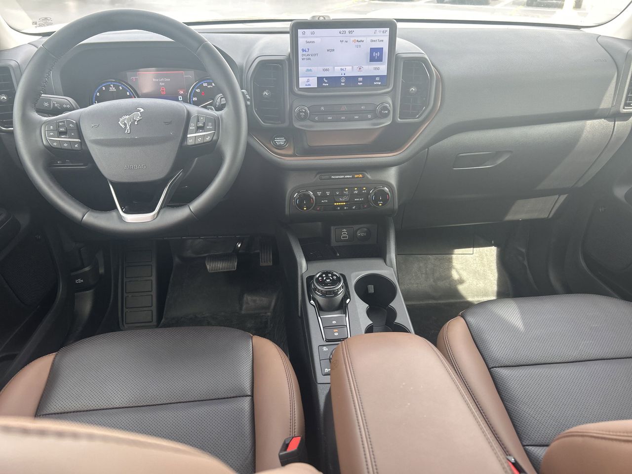 Vehicle image 11 of 40