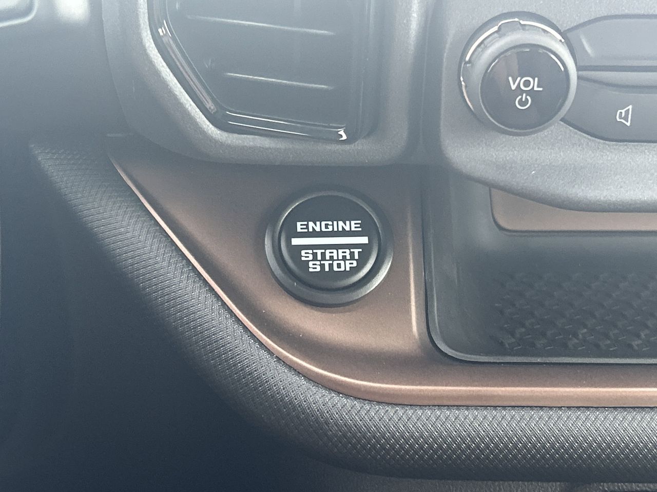 Vehicle image 34 of 40