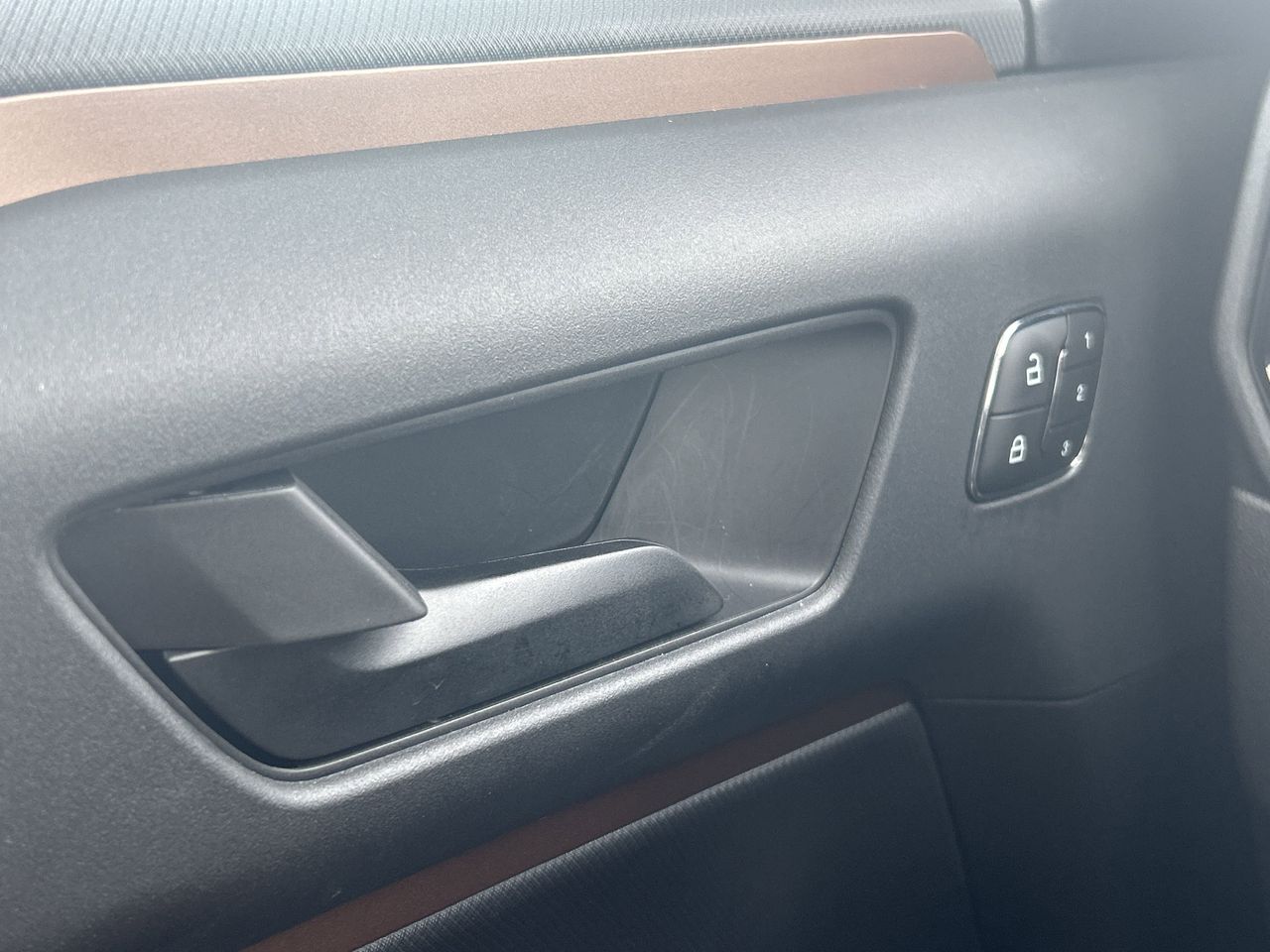 Vehicle image 21 of 40