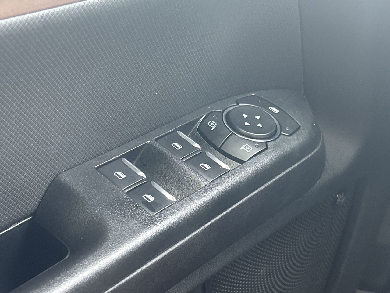 Vehicle image 31 of 40