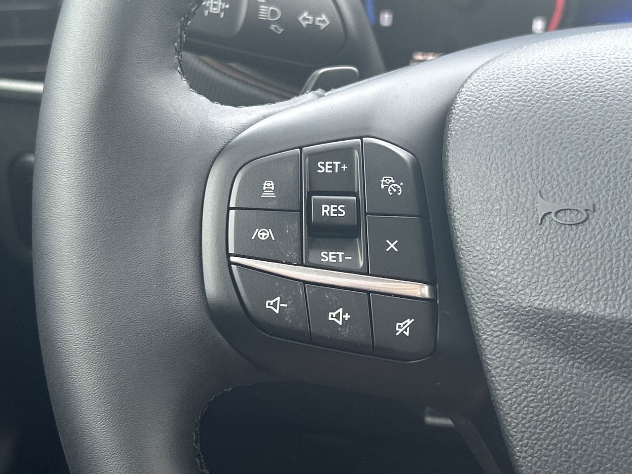 Vehicle image 23 of 40