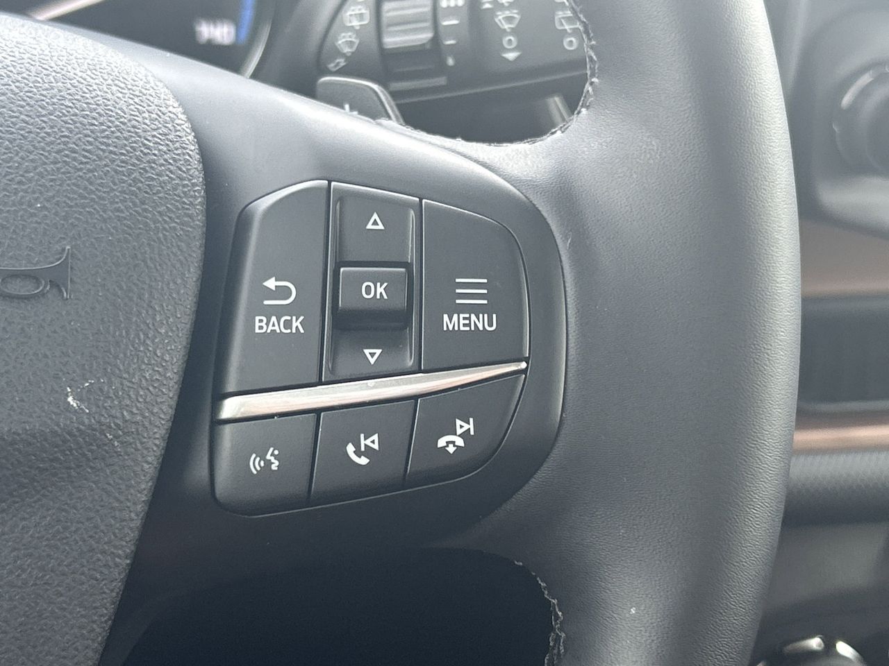 Vehicle image 33 of 40