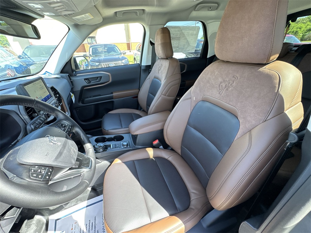 Vehicle image 12 of 27