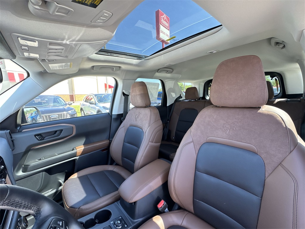 Vehicle image 23 of 27