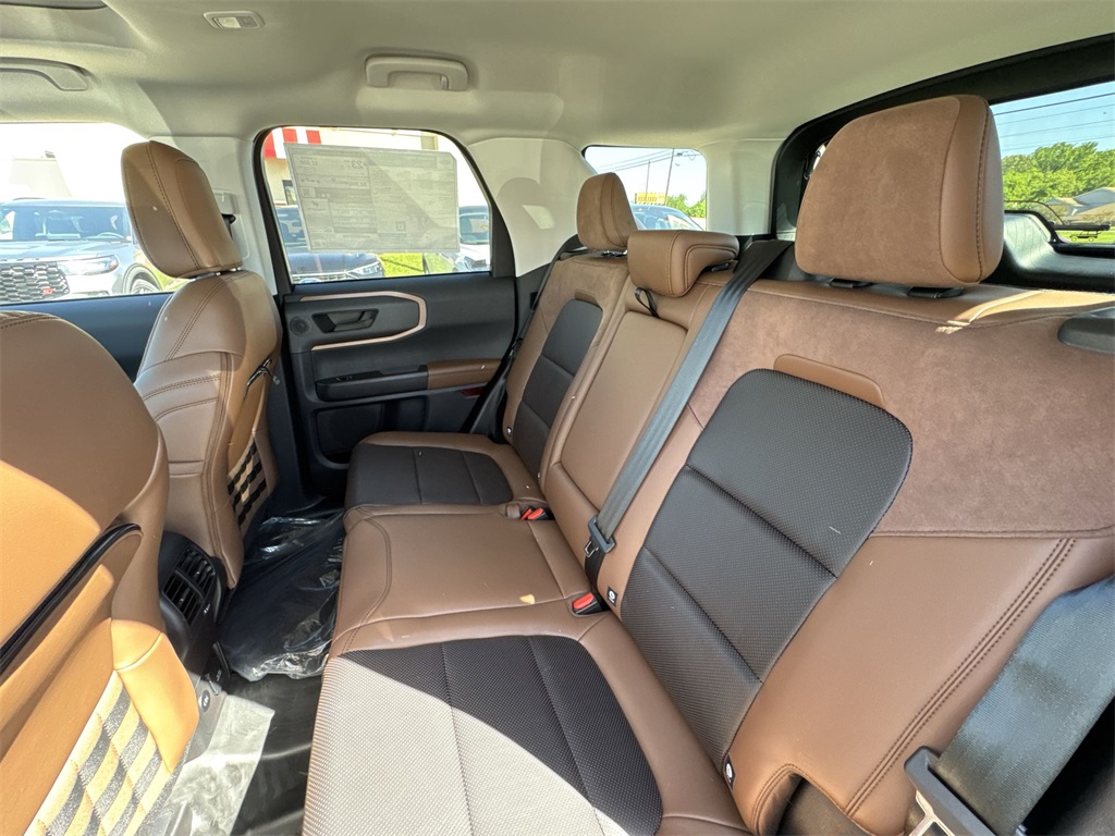Vehicle image 24 of 27