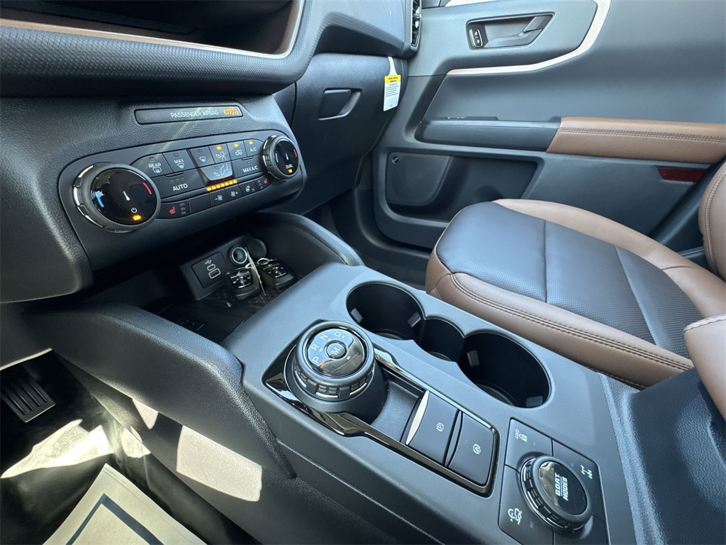 Vehicle image 21 of 27