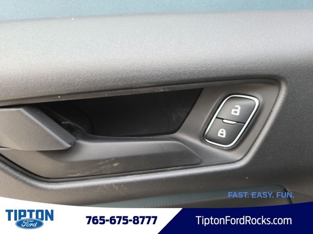Vehicle image 25 of 41