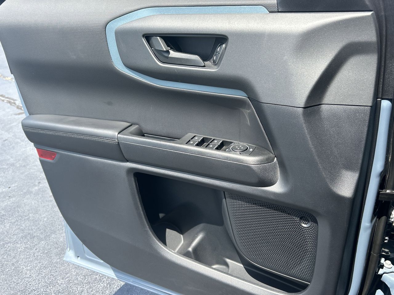 Vehicle image 35 of 42