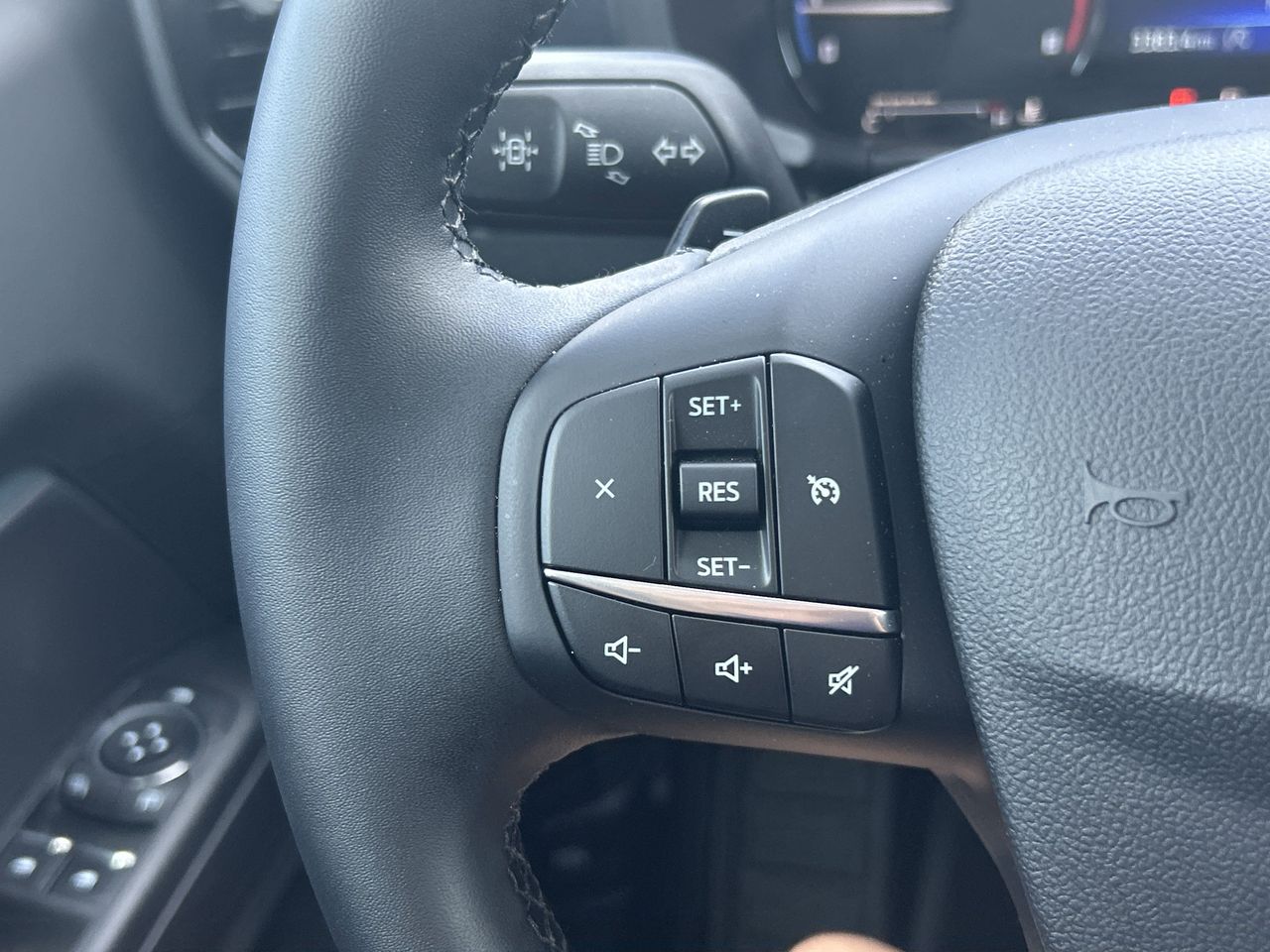 Vehicle image 30 of 42