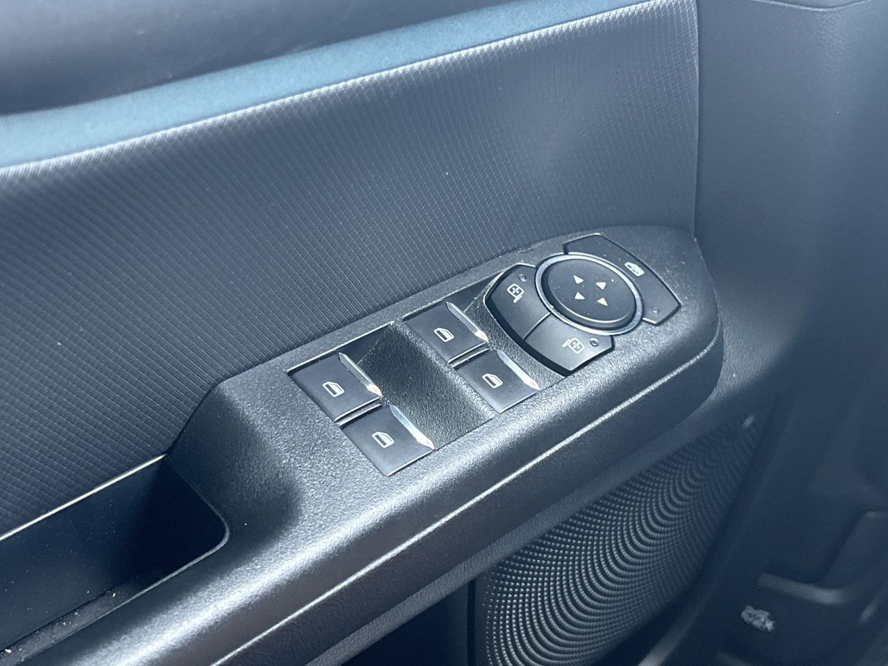 Vehicle image 34 of 42