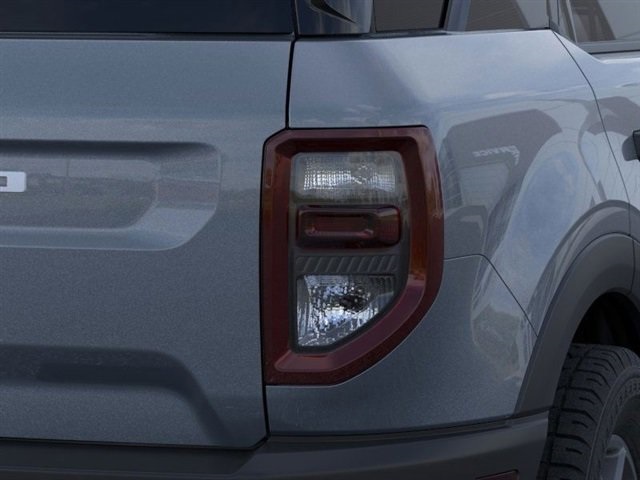 Vehicle image 21 of 23