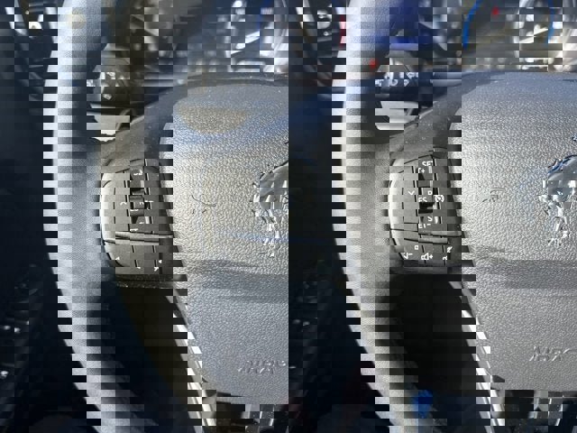 Vehicle image 17 of 24