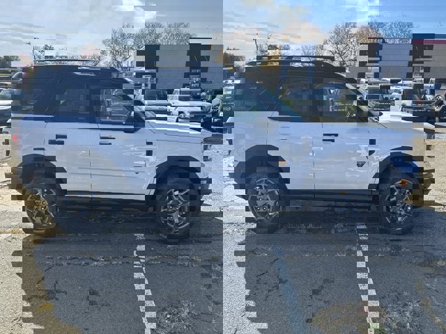 Vehicle image 4 of 24