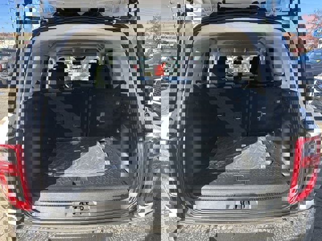 Vehicle image 14 of 24