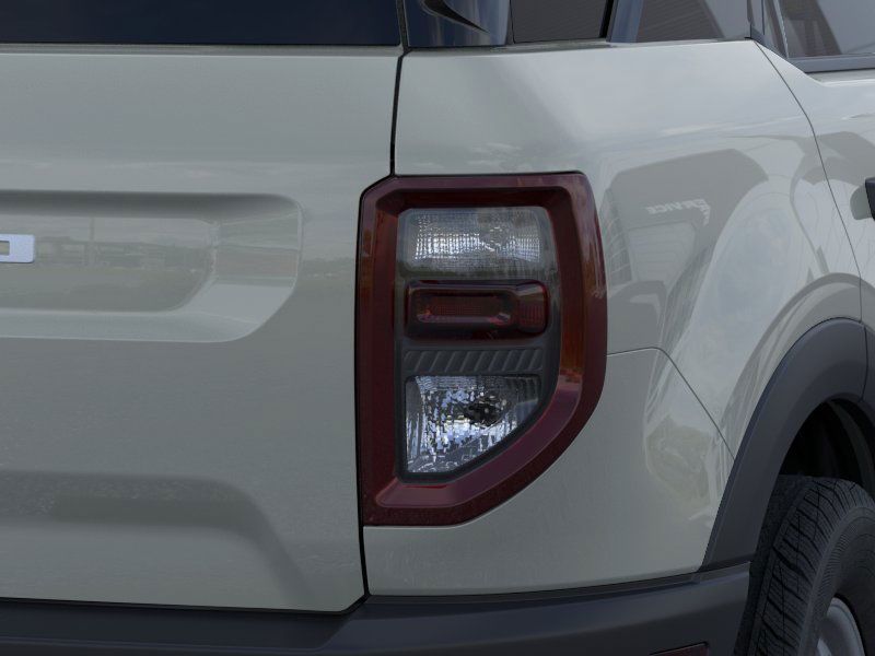 Vehicle image 21 of 23