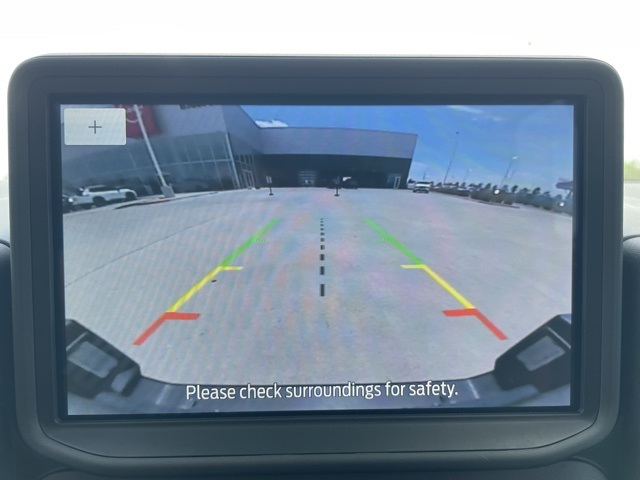 Vehicle image 14 of 21