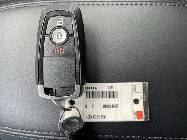 Vehicle image 17 of 21