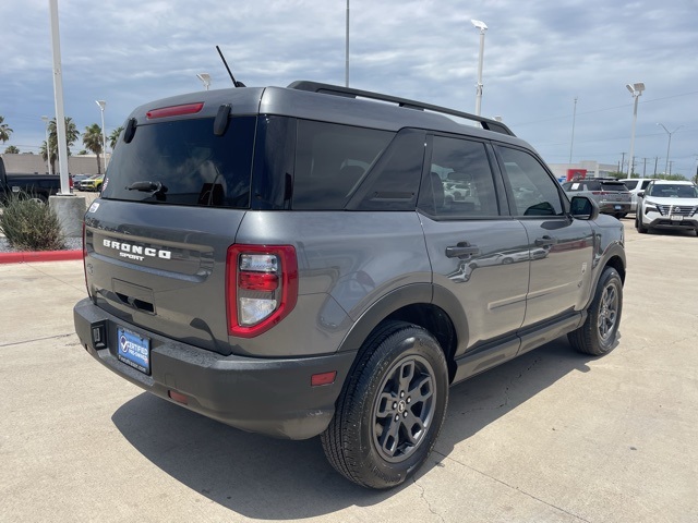 Vehicle image 4 of 21