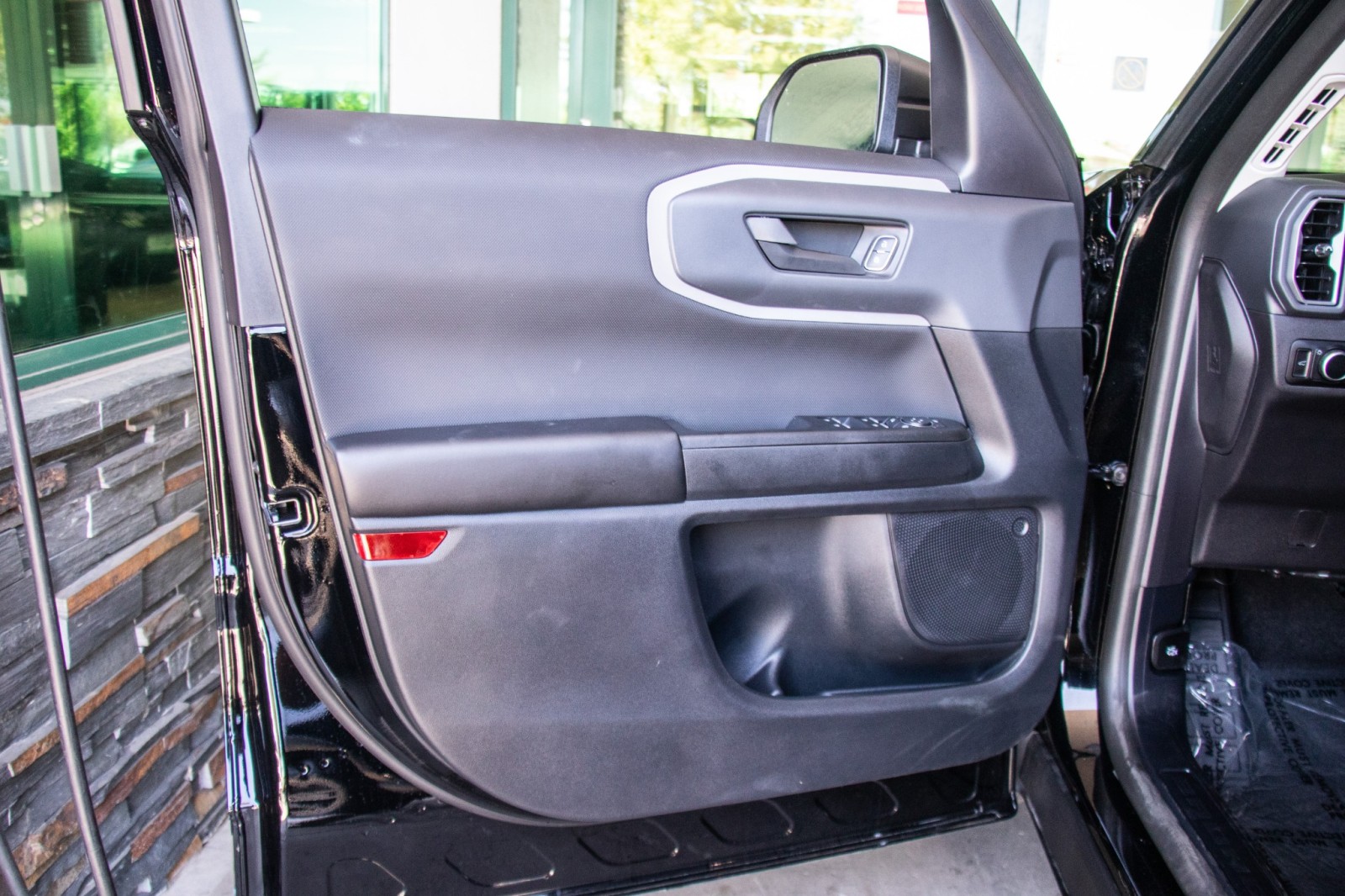 Vehicle image 9 of 31