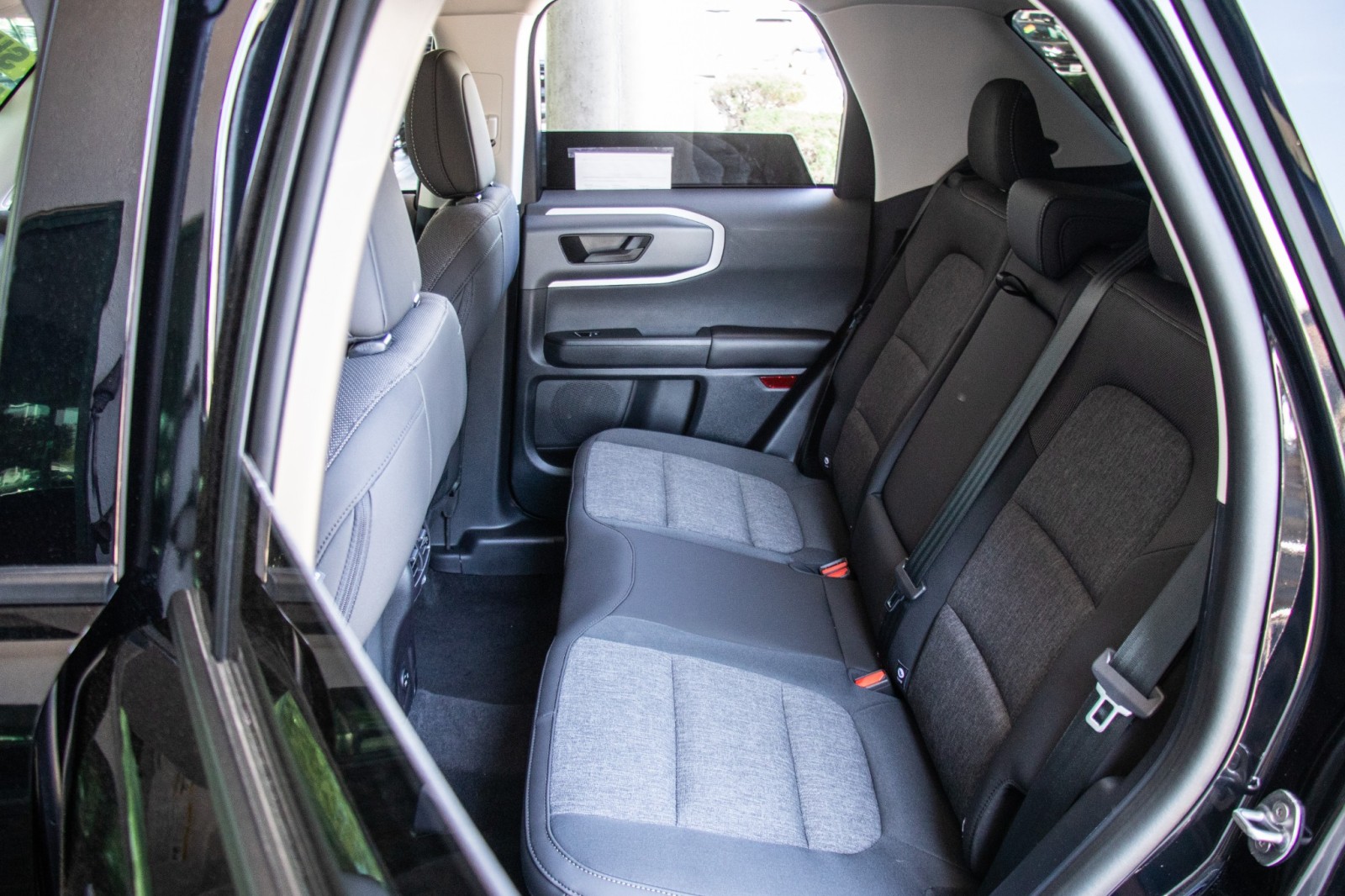 Vehicle image 21 of 31