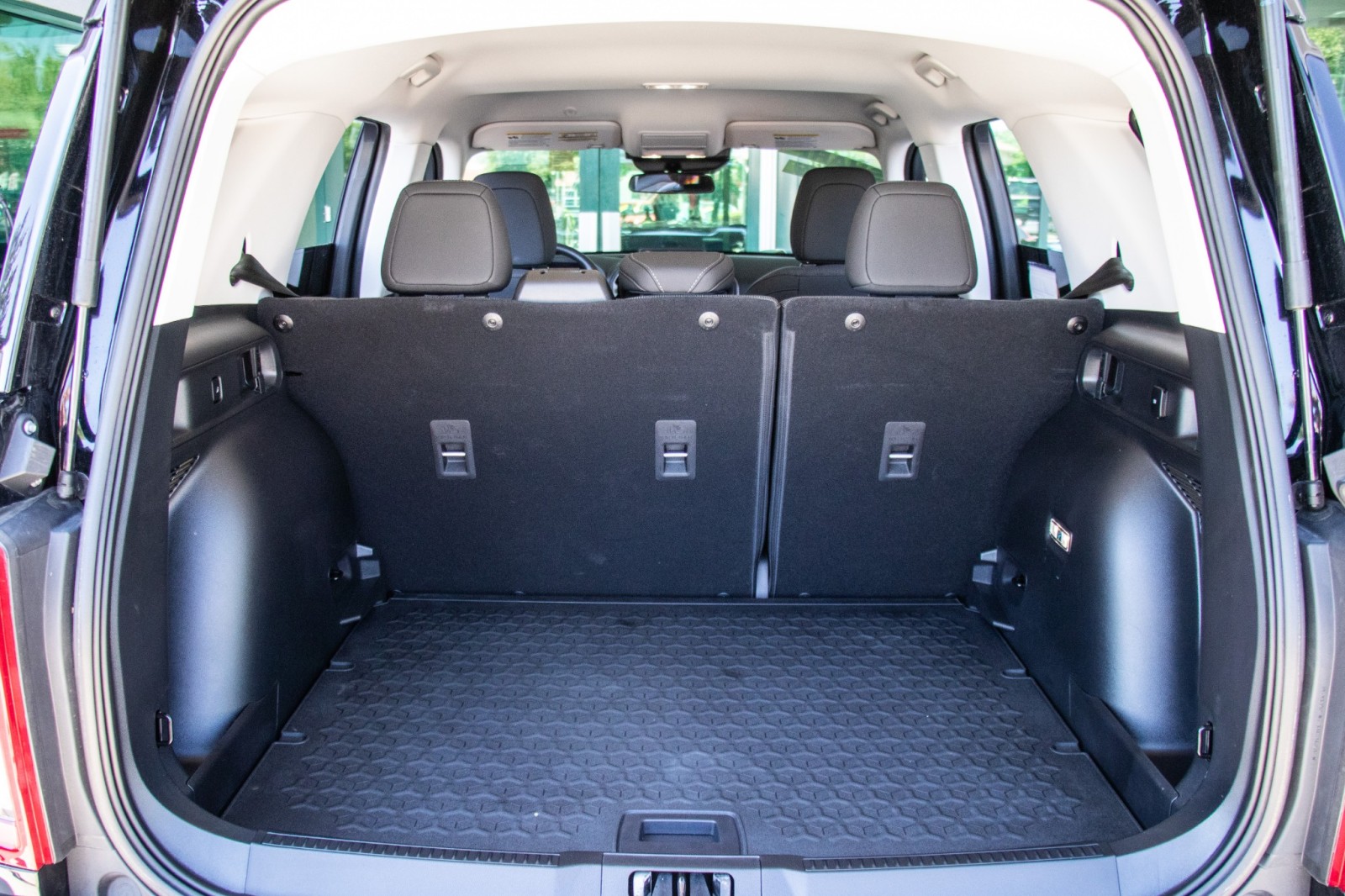 Vehicle image 24 of 31