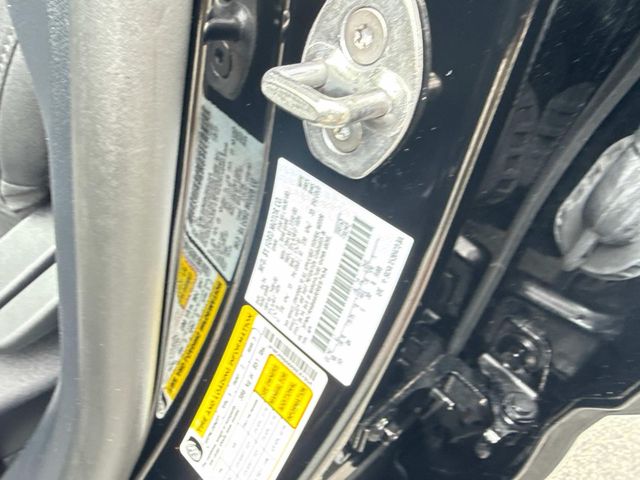 Vehicle image 25 of 33